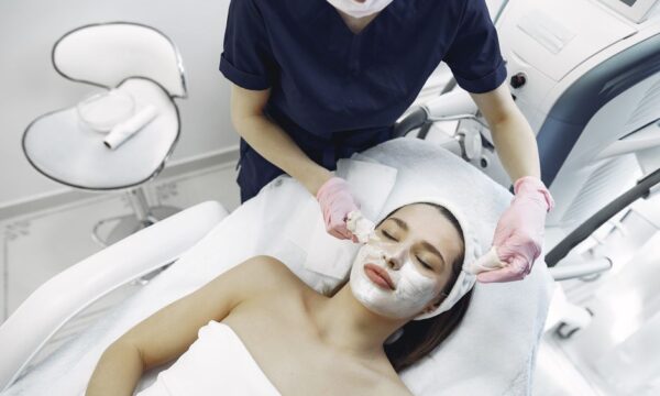 방갈로르 최고의 피부과 클리닉에서 기대할 수 있는 세계적 수준의 치료법